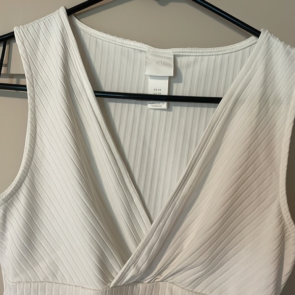 H&M bodysuit - Picture 2 of 2